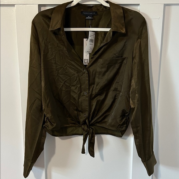 NWT Sanctuary Clothing Girlfriend Tie Top in Olive Green Satin Women’s Medium - Picture 4 of 9